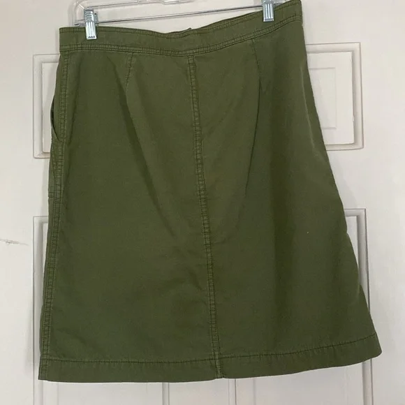 Women’s J Crew Khaki Skirt, size 8. - Picture 2 of 4